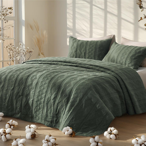 Bedsure soft cotton quilt texture close-up emphasizes breathable fabric feel