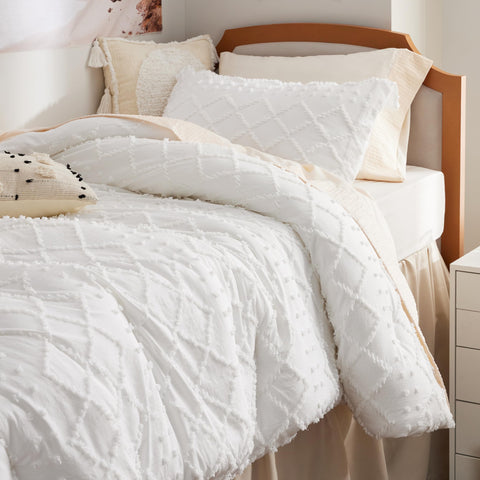 Bedsure soft microfiber comforter delivers plush, quiet nights.