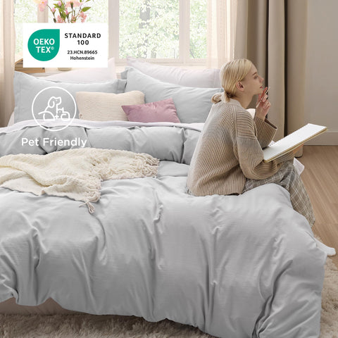 Bedsure soft prewashed polyester fabric feels lightweight and breathable.