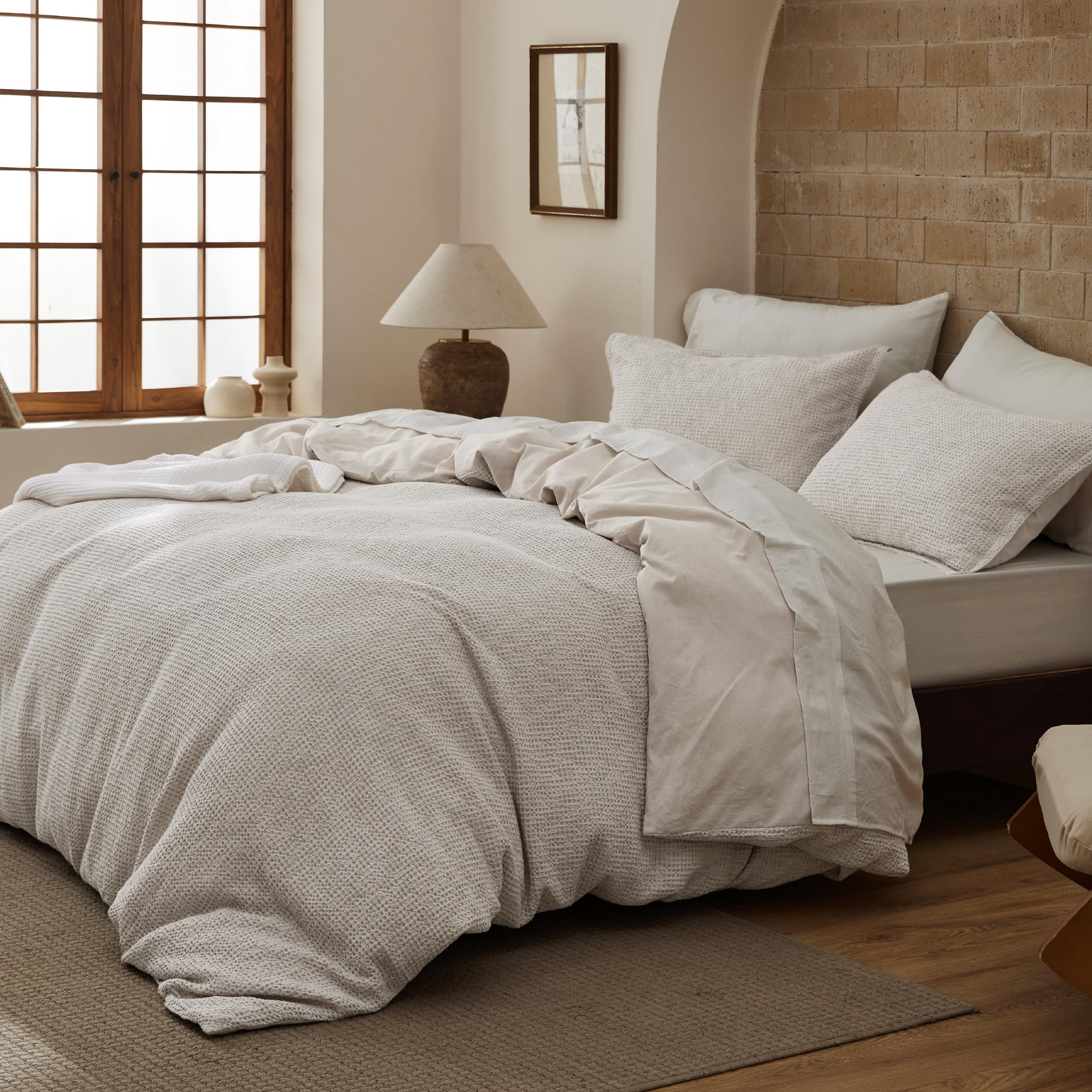Bedsure space-dyed color variation highlights unique gradients for versatile decor.