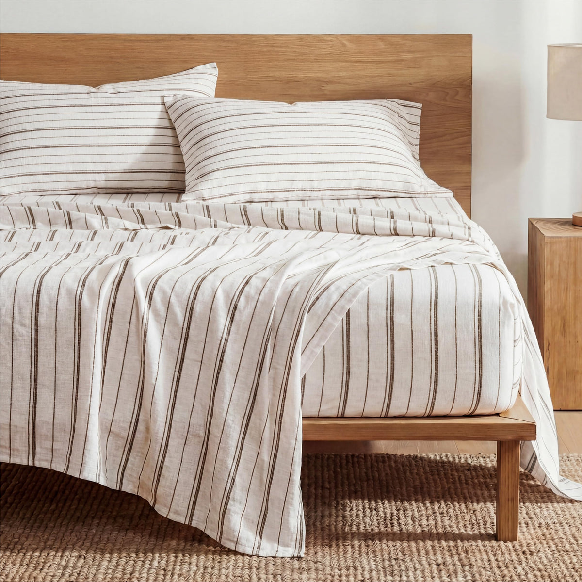 Bedsure striped queen sheet set with a secure 16-inch deep pocket.