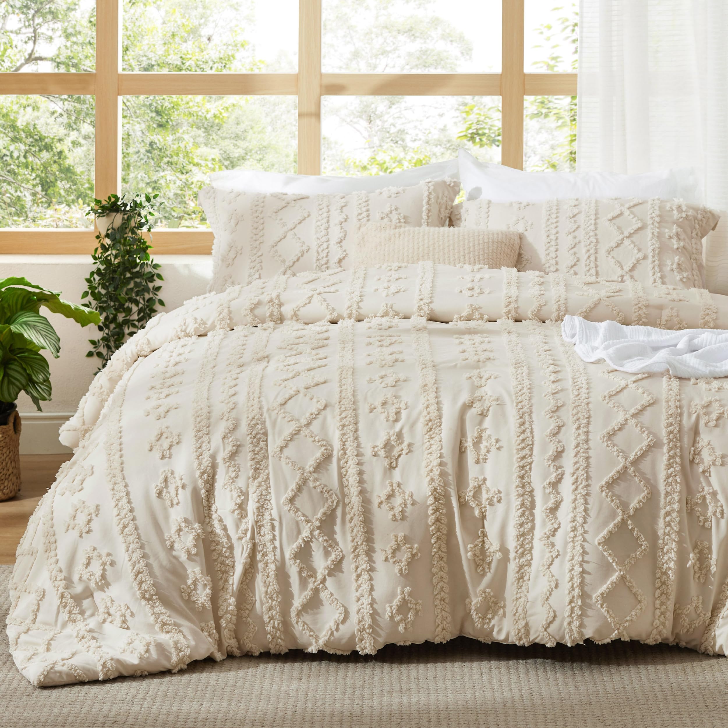 Bedsure tufted boho comforter oversized king beige, front view showing soft jacquard texture for year-round warmth.