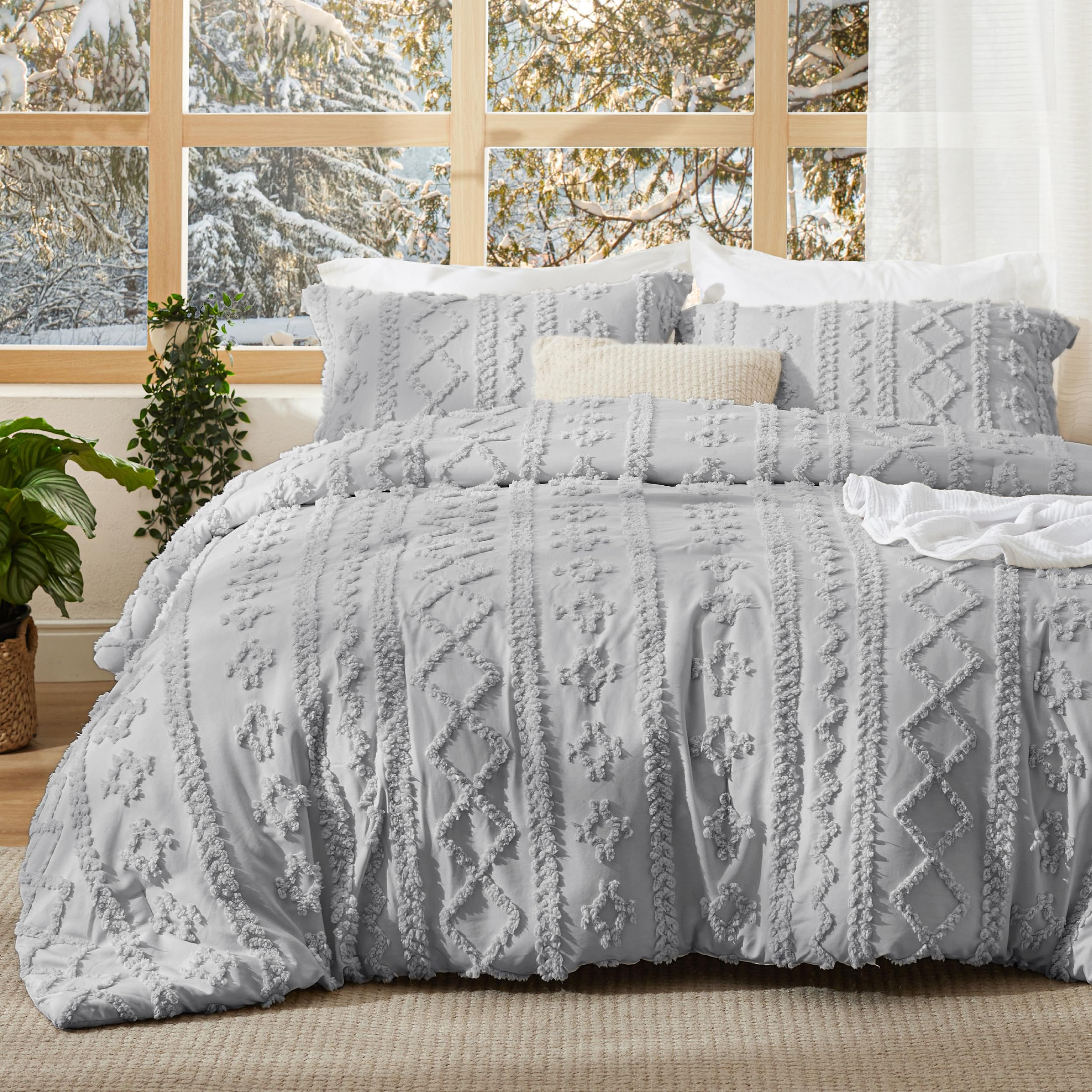 Bedsure tufted boho comforter set King with elegant embroidery for refined style.
