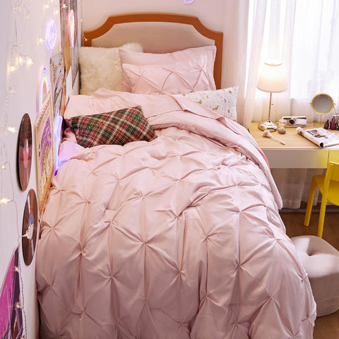 Bedsure twin 5-piece set packaging, ready for gifting and quick styling.