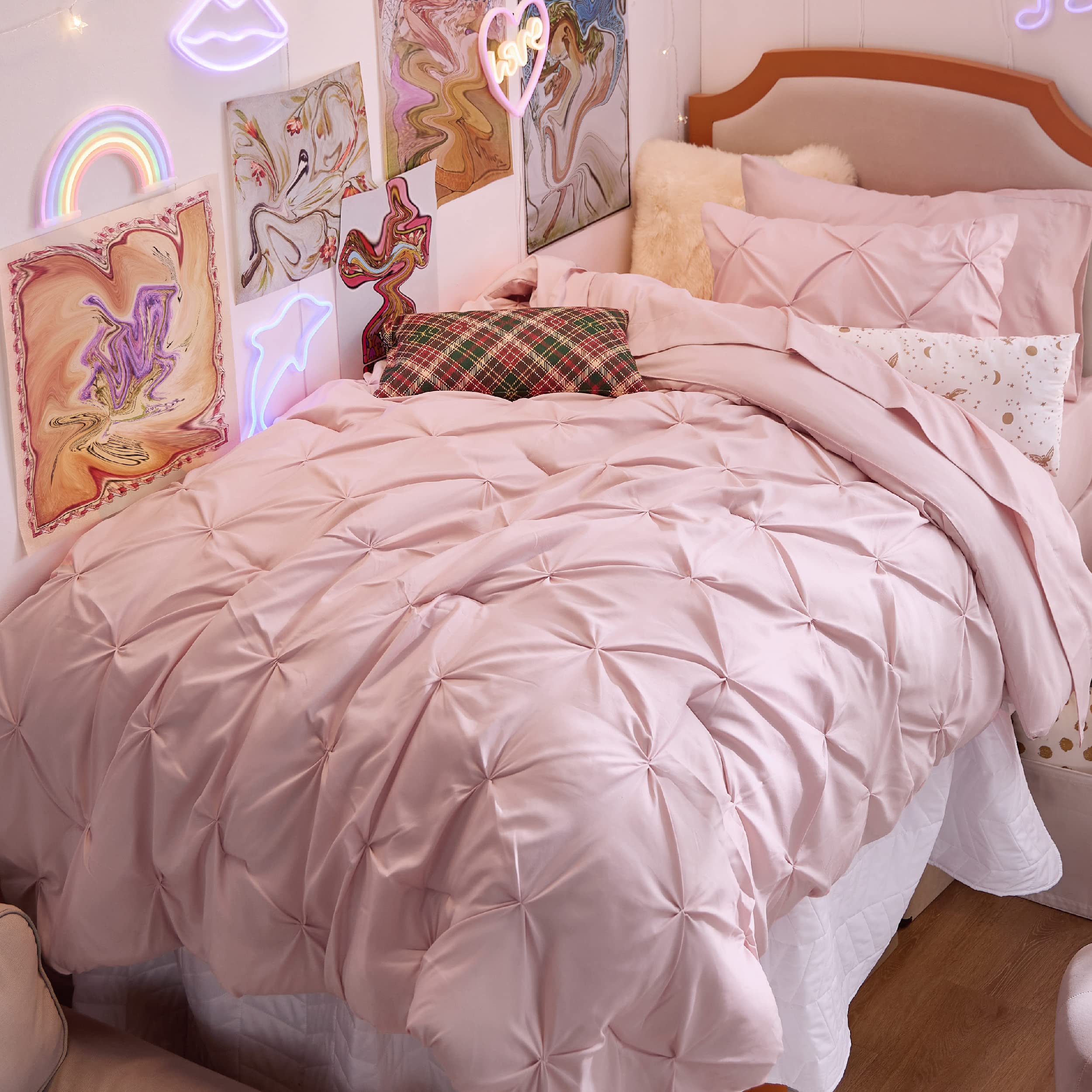 Bedsure twin comforter pink pinch-pleat close-up for plush softness.
