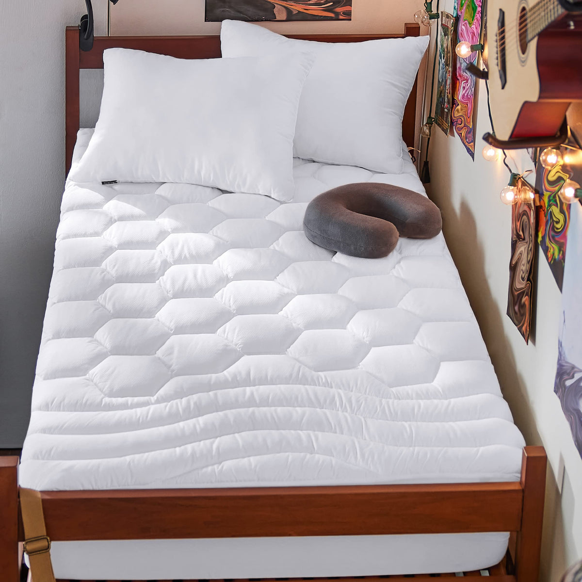 Bedsure Twin XL mattress pad top view showing a soft surface for comfort.
