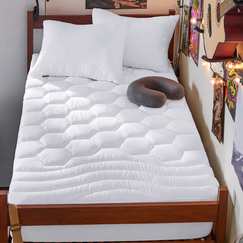 Bedsure Twin XL mattress pad top view showing a soft surface for comfort.