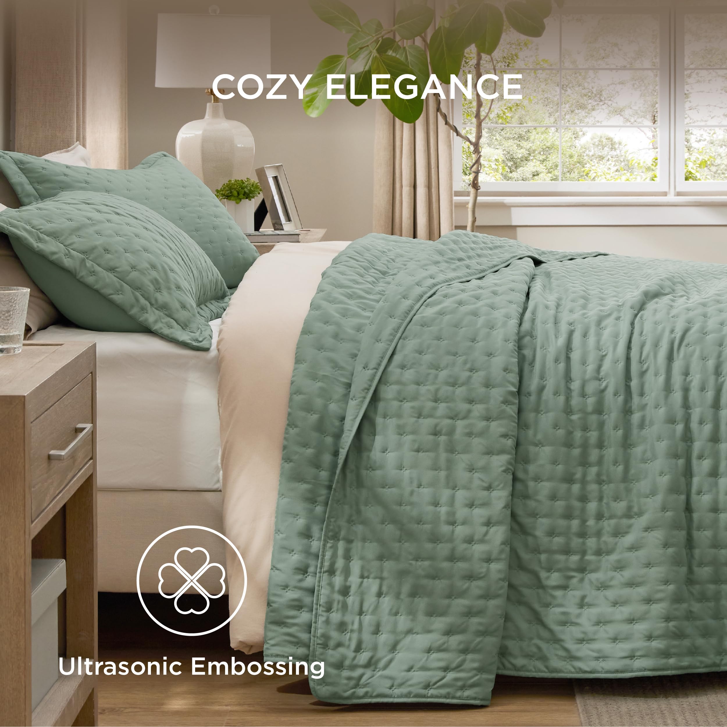 Bedsure ultra-soft brushed polyester fabric highlighting cozy feel.