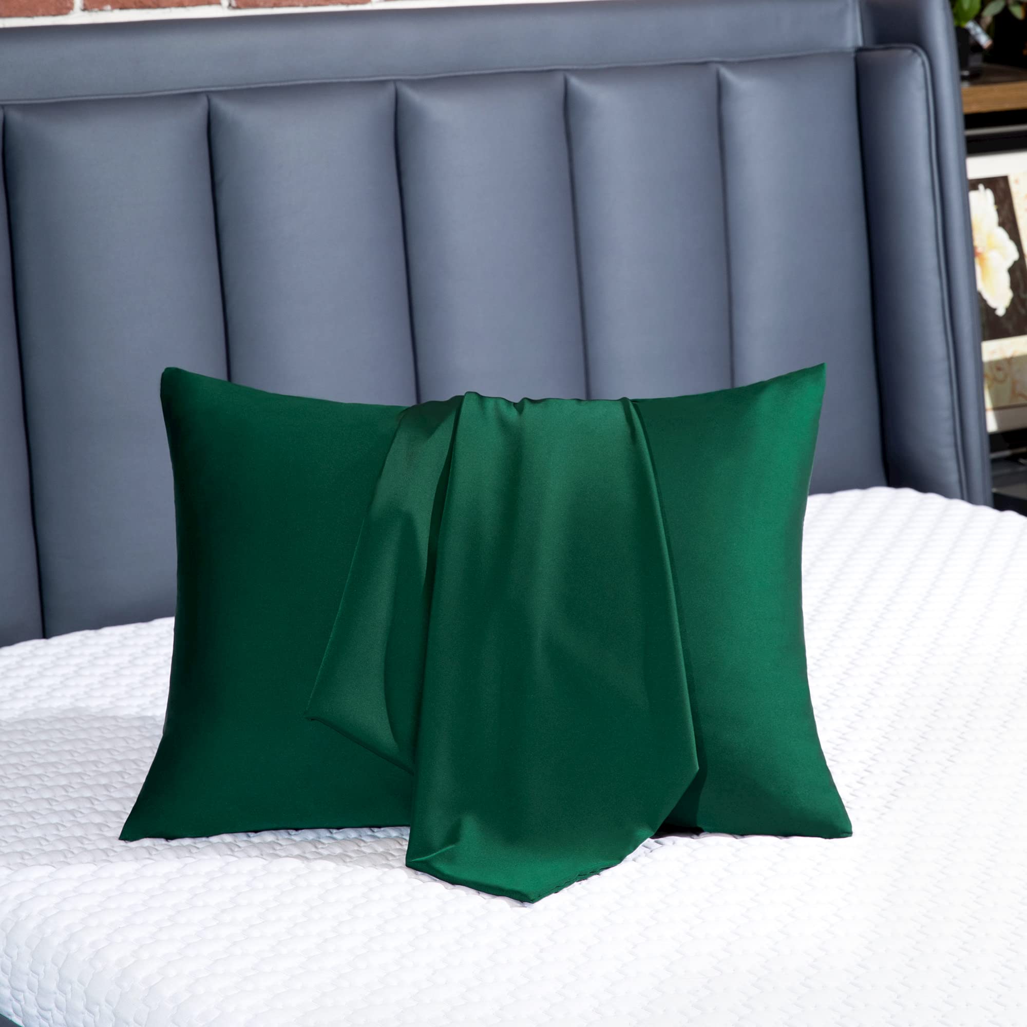 Standard 20x26 BEIJOEY pillowcase with inside label for sizing reference.