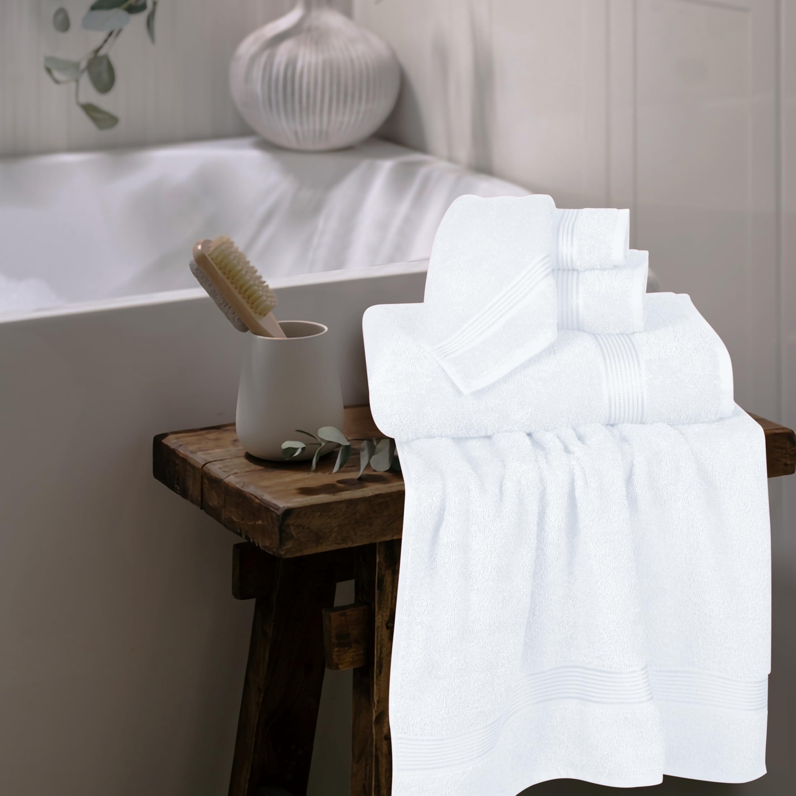 Belizzi Elvana hand towel 16x24 inches with durable weave for everyday use.