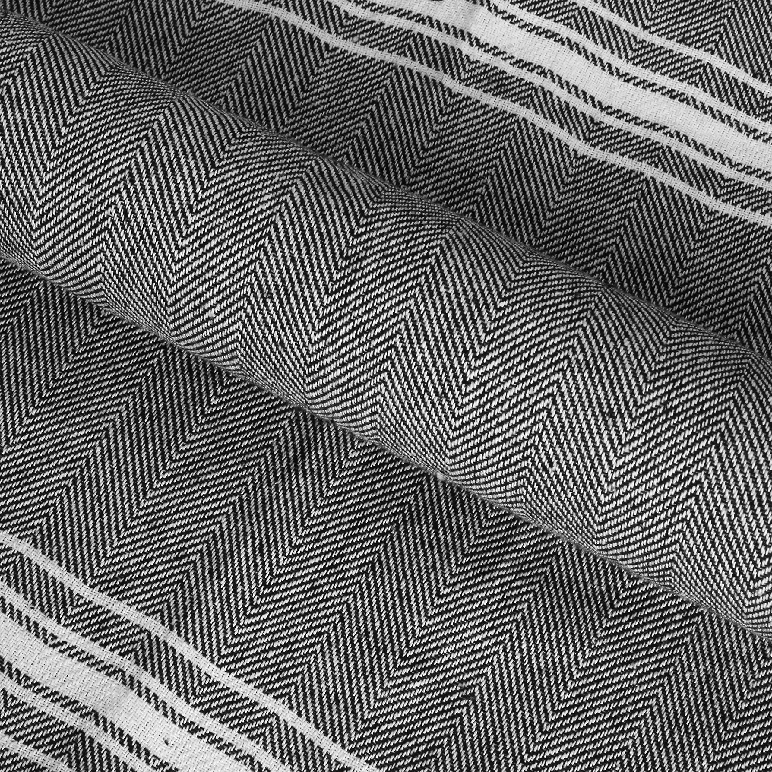 Belizzi Home peshtemal chevron towel nautical stripe design, absorbent and quick-dry.