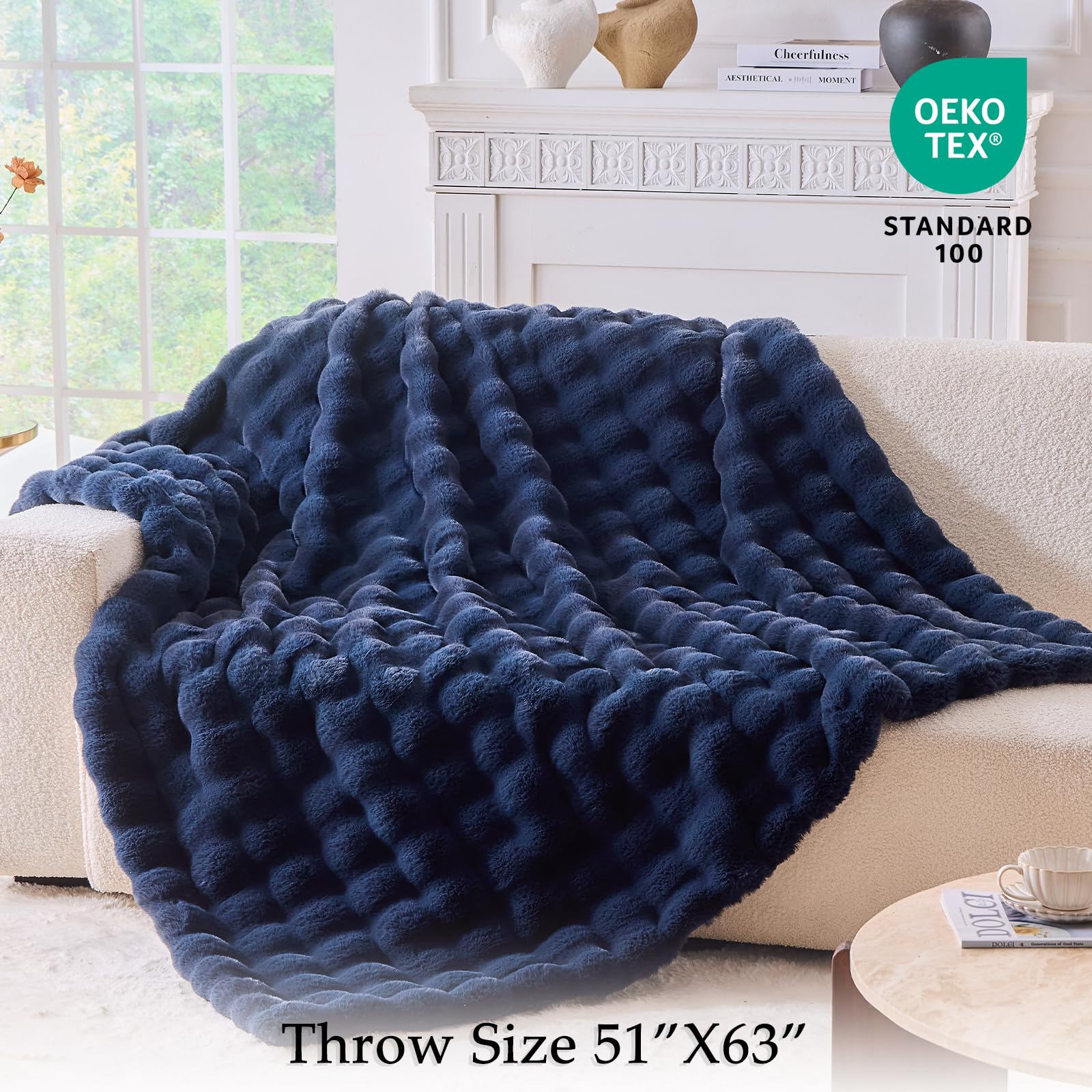 BENVWE double-sided faux fur bubble side adds plush texture for luxurious lounging.