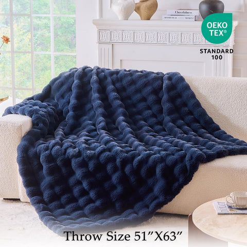 BENVWE double-sided faux fur bubble side adds plush texture for luxurious lounging.