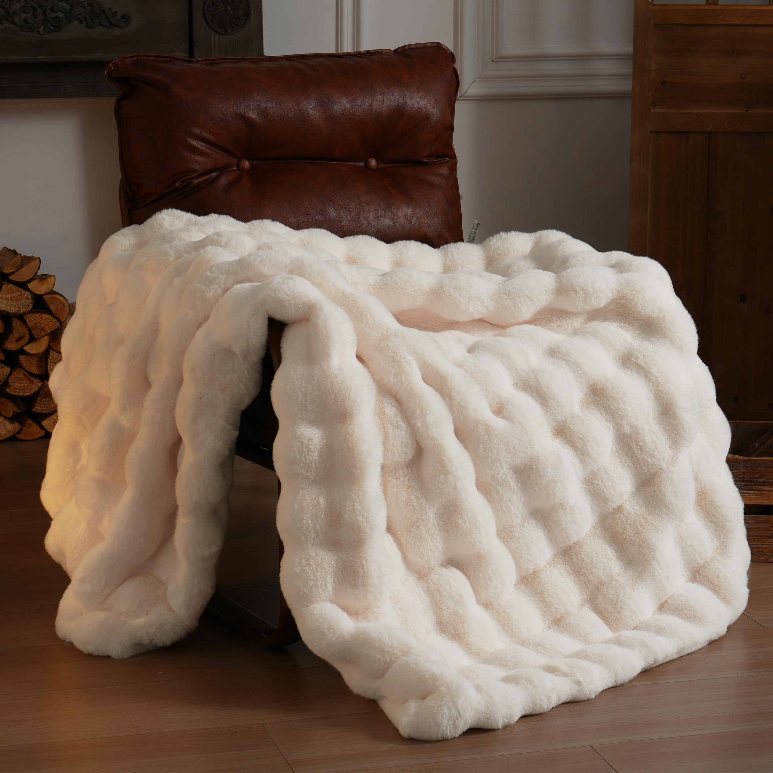 BENVWE faux fur throw blanket with ultra-soft texture for cozy lounging