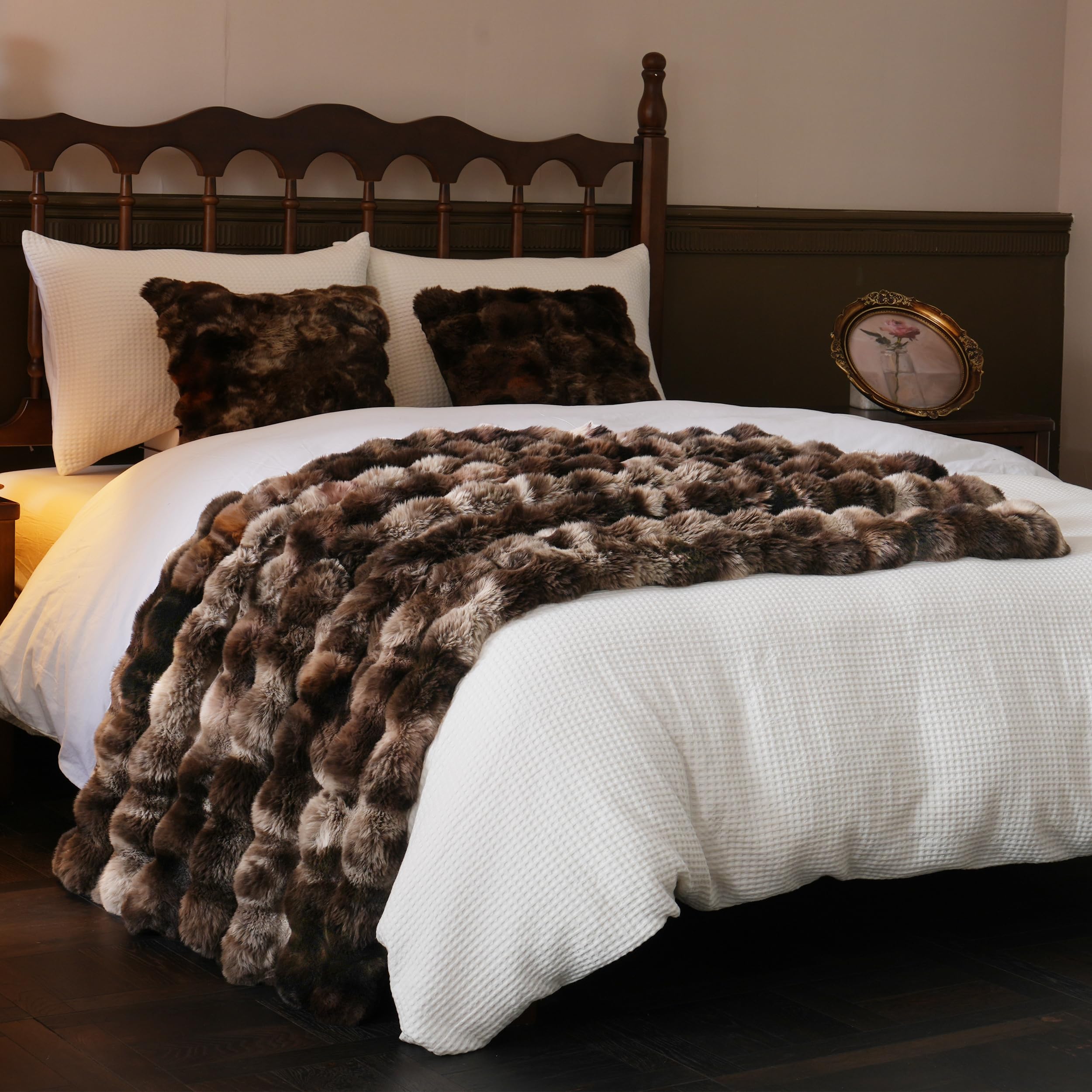 BENVWE coffee tie-dye blanket adds boho flair