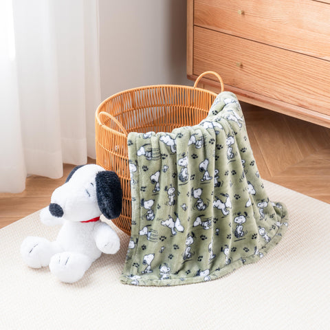 Iconic Peanuts design adds charm to any room.
