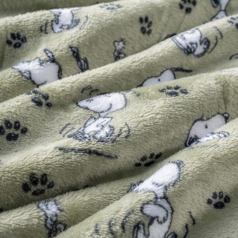 Berkshire Blanket machine-wash-friendly design makes cleanup easy.