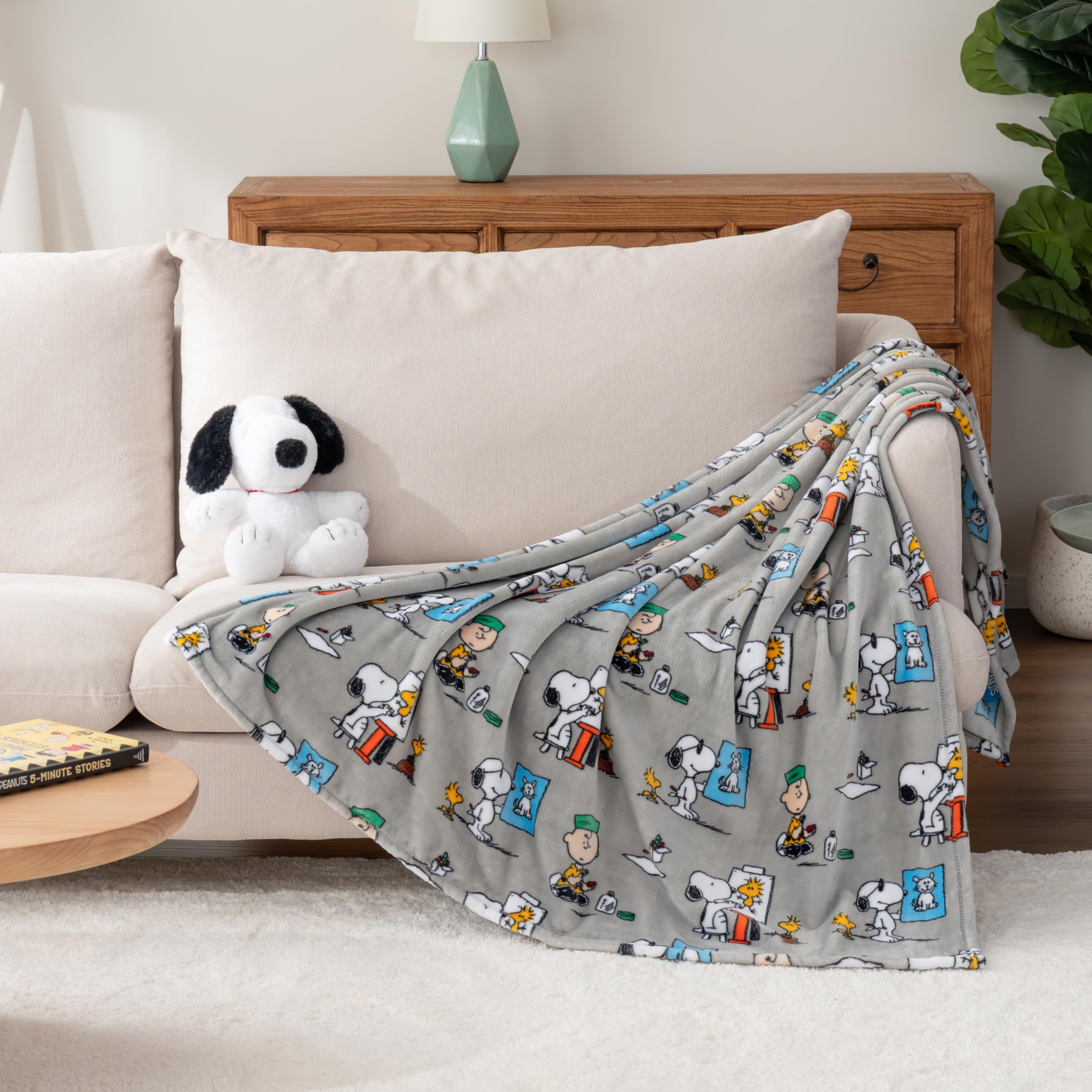 Officially licensed Peanuts badge visible on blanket.