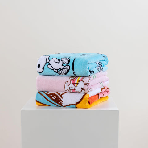 Berkshire Blanket Snoopy towel soft 100% cotton touch for cozy lounging.