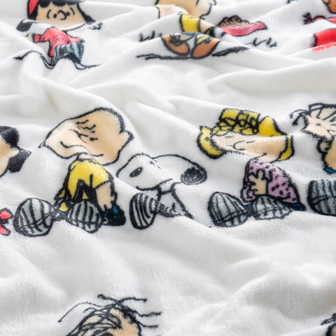 Berkshire Blanket VelvetLoft Peanuts Snoopy Throw Christmas procession, elegant sheen and plush softness.
