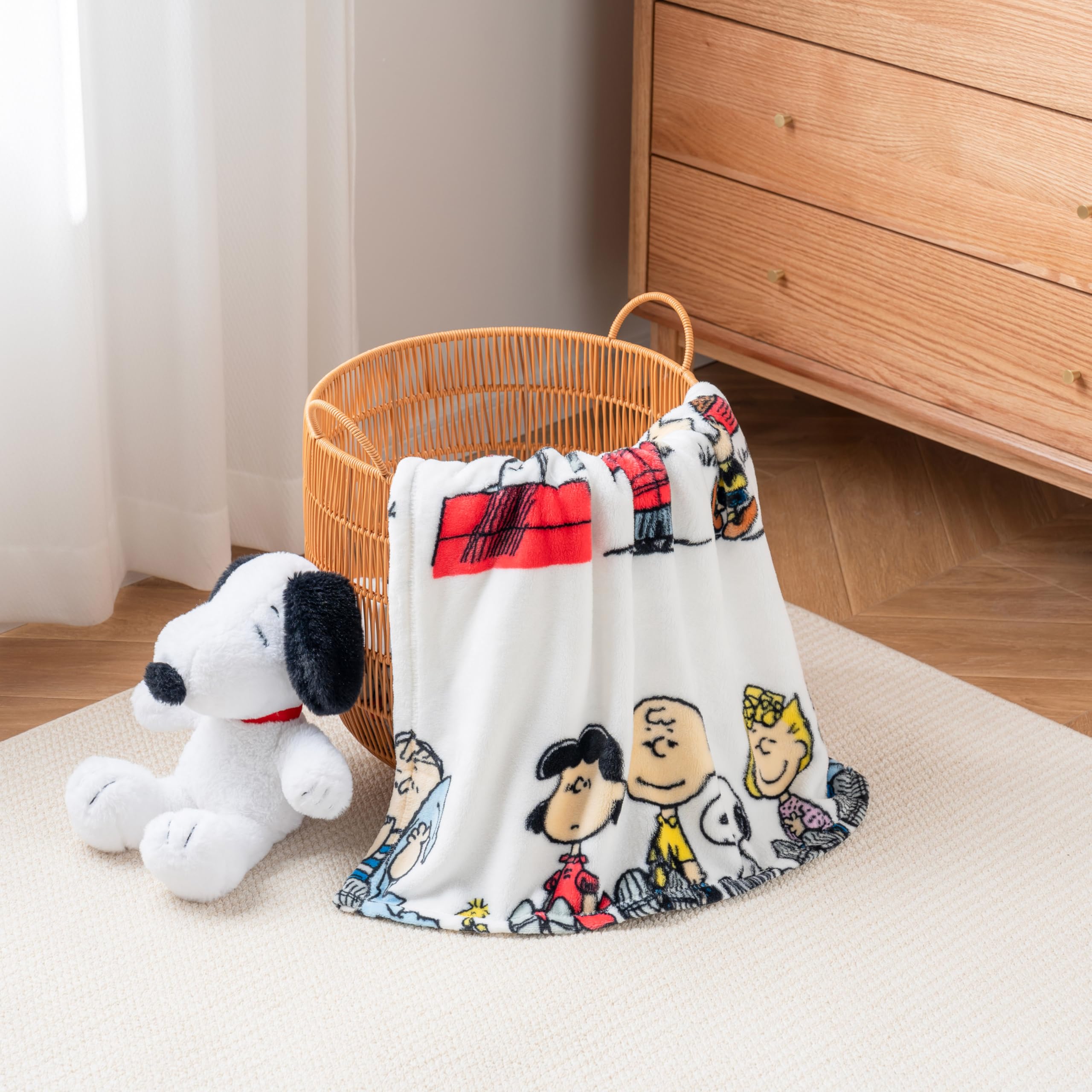 Berkshire Blanket VelvetLoft Peanuts Snoopy Throw gift-ready presentation, perfect for Peanuts fans.