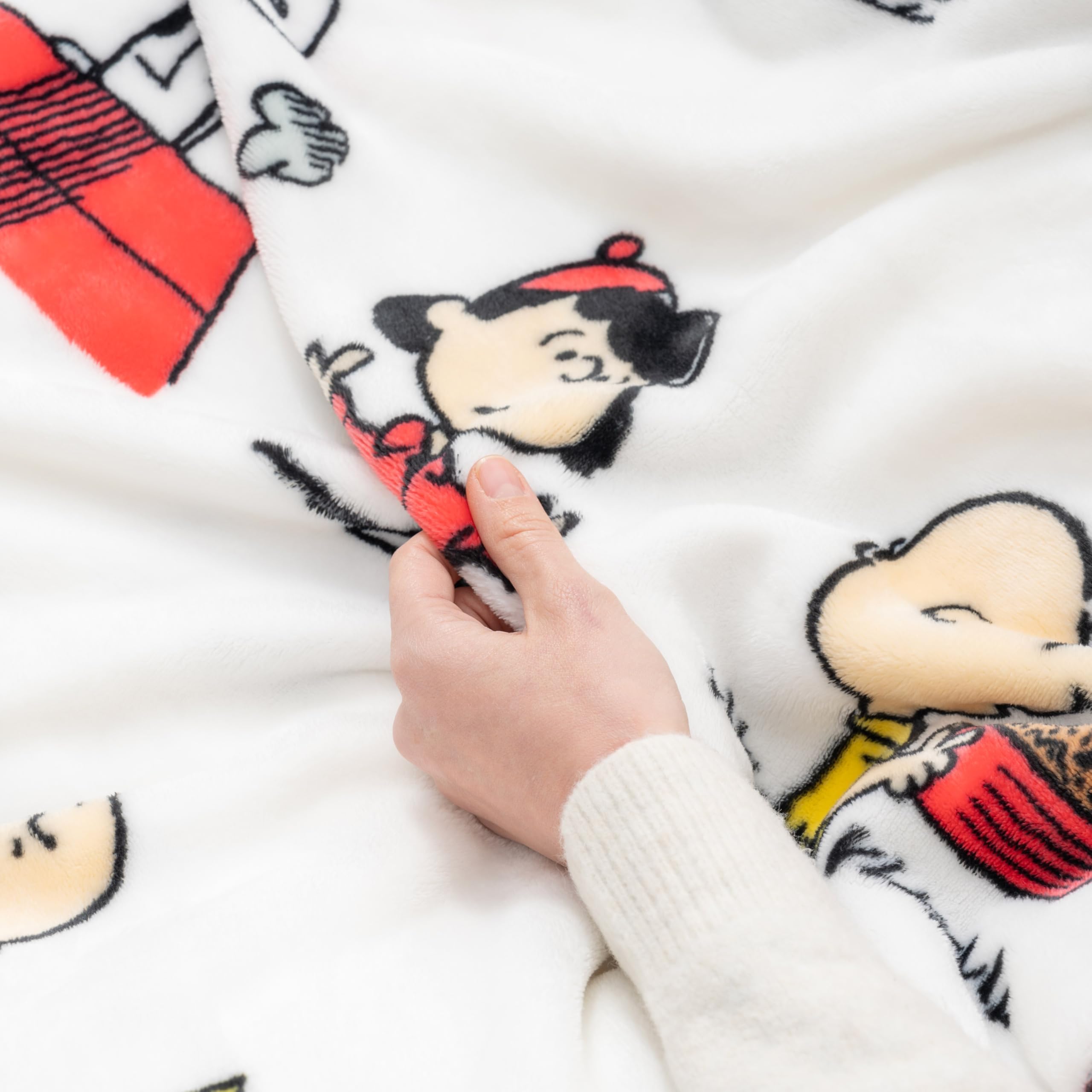 Berkshire Blanket VelvetLoft Peanuts Snoopy Throw size-55x70, oversized warmth for chilly evenings.
