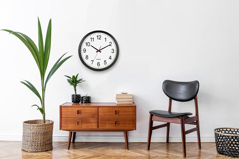 Bernhard Products silent quartz mechanism with non-ticking sweep, ideal for focus.