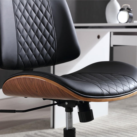 BERYTH armless chair with 360° swivel enables flexible work options.