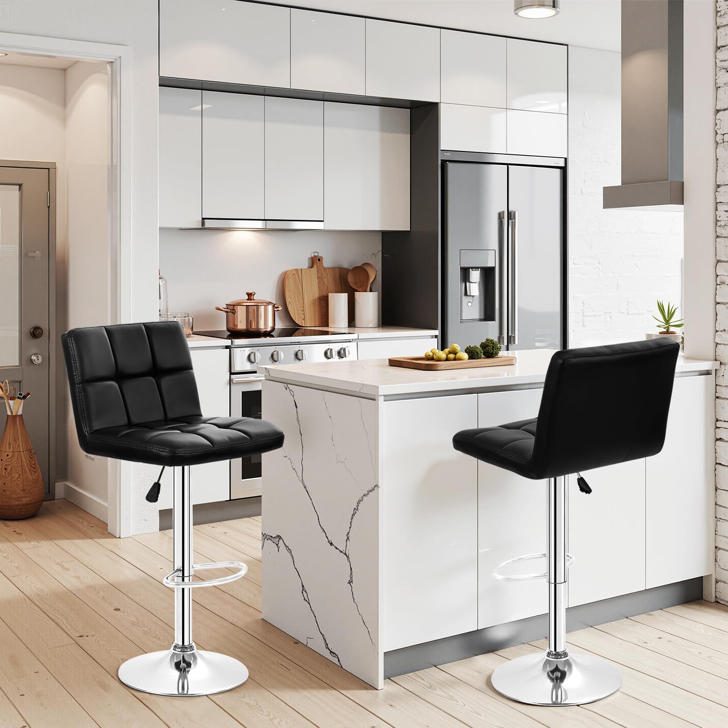 BestOffice bar stools padded PU leather seat provides comfortable seating.