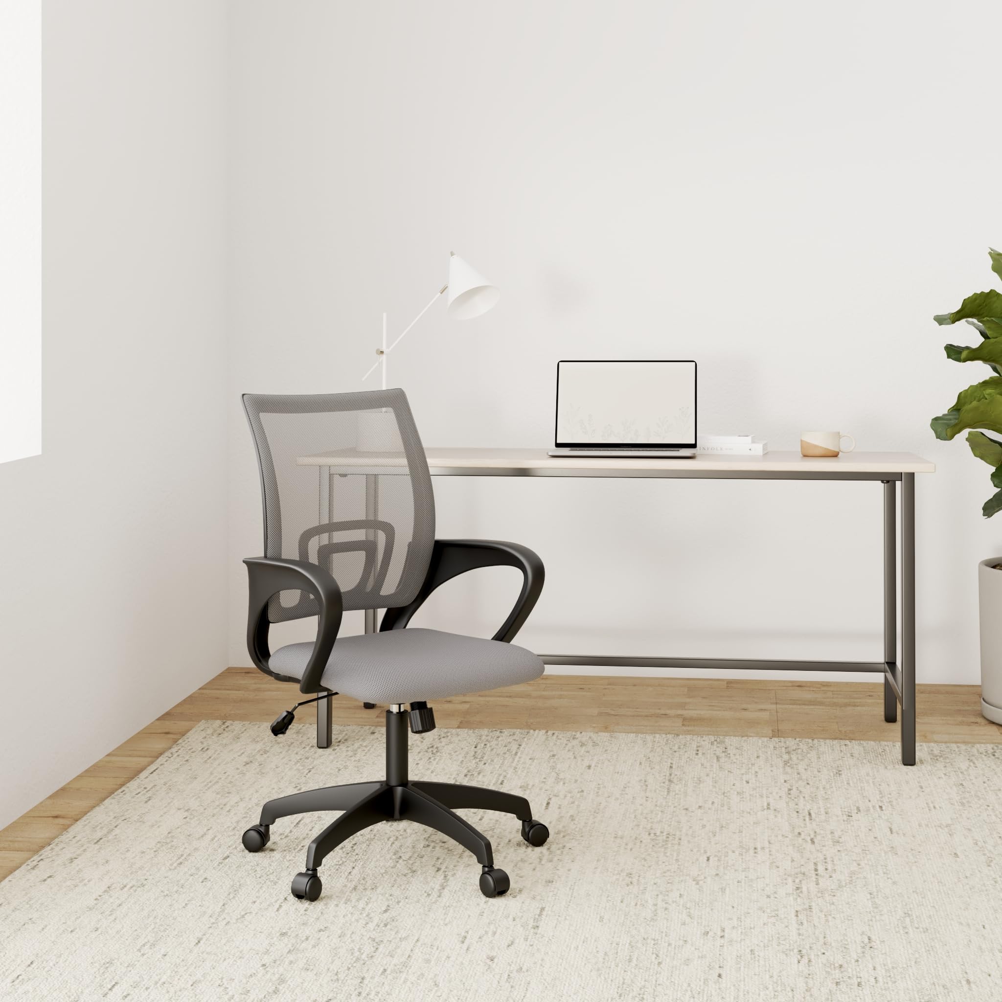 BestOffice breathable mesh back promotes cool airflow for comfortable hours at the desk.
