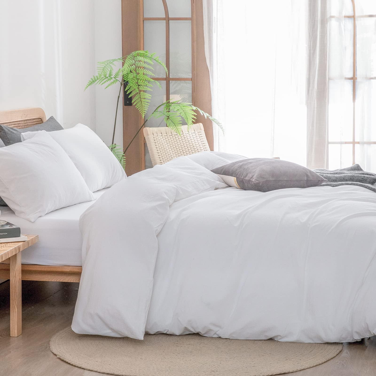 BESTOUCH duvet cover with 8 interior ties and a hidden zipper for secure fit.