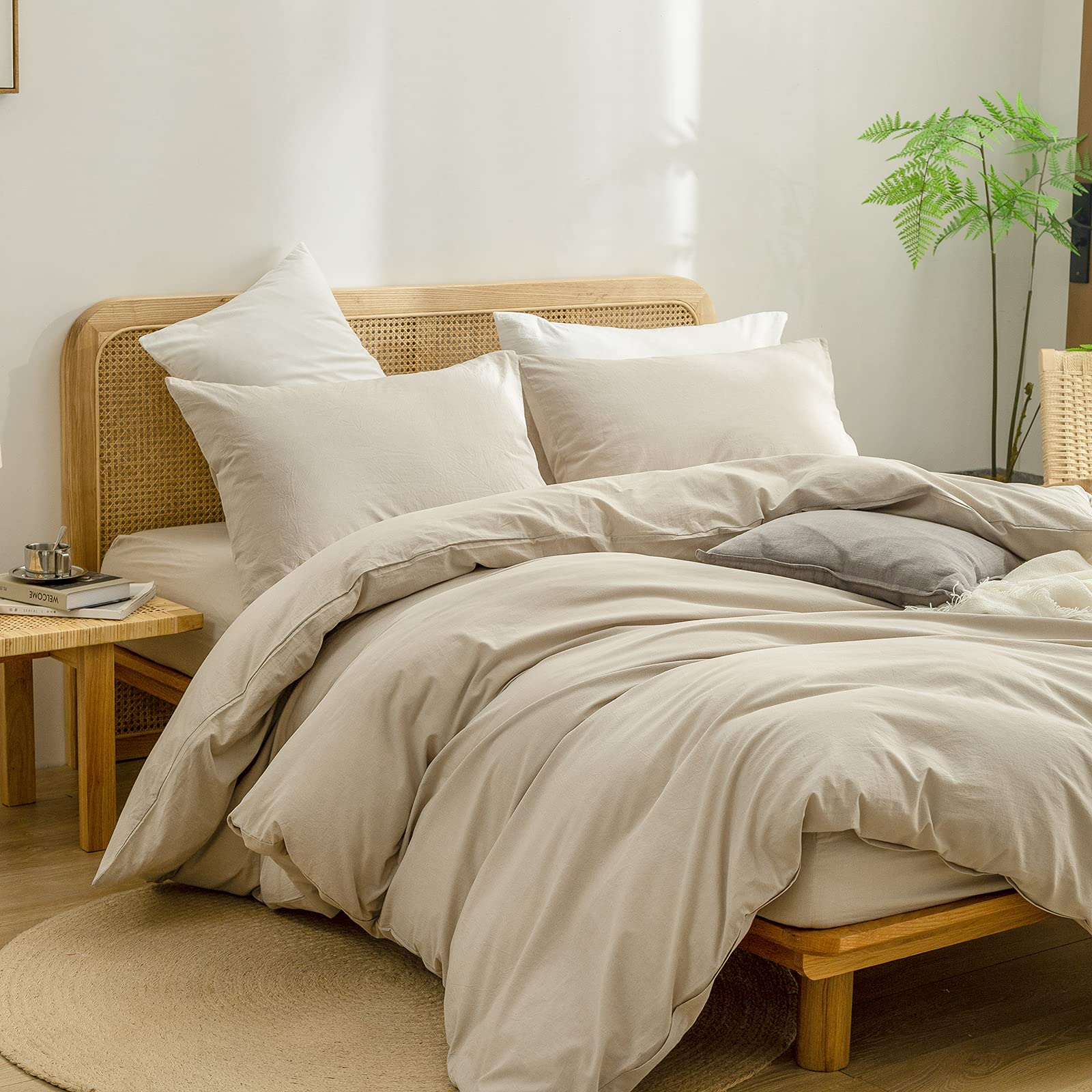 BESTOUCH duvet cover interior ties hold your insert in place for a neat bed.