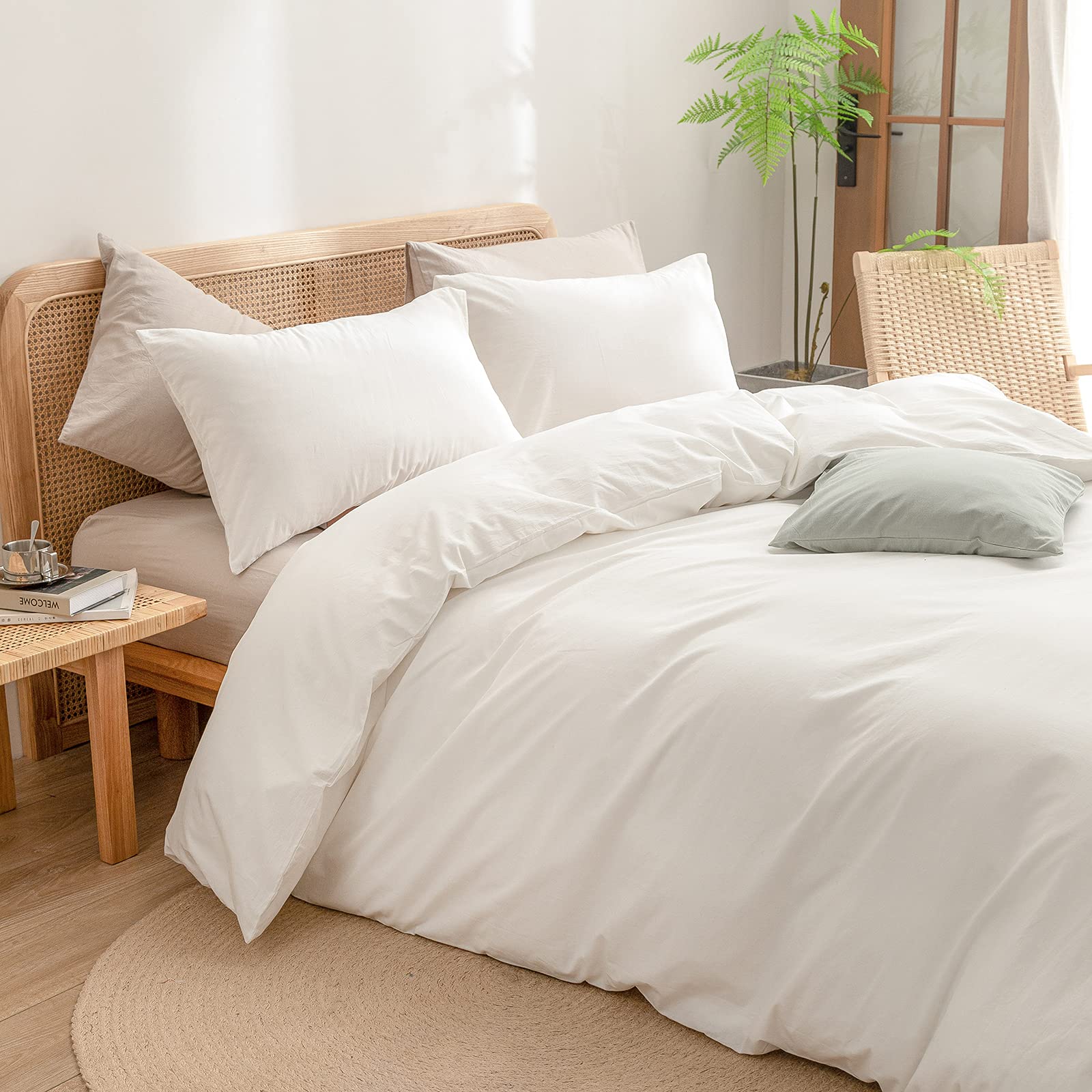 BESTOUCH pillowcase with envelope closure for a neat, secure finish.