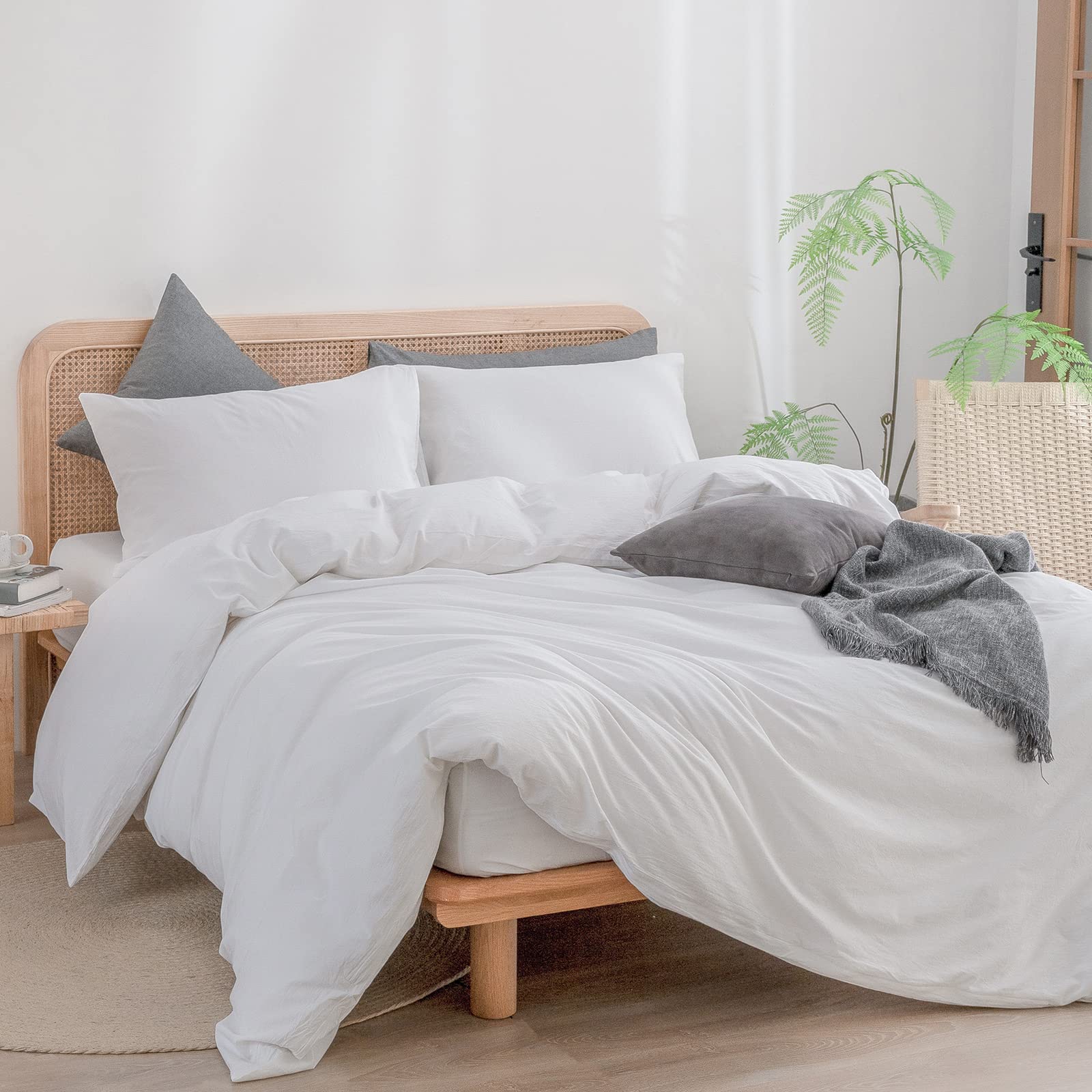 BESTOUCH pillowcases have envelope closure for neat pillows.