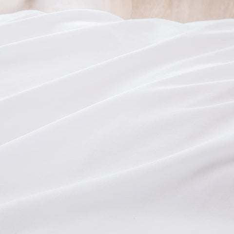 BESTOUCH queen-size 3-piece set includes duvet cover and two pillowcases.