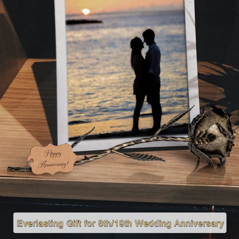 BESZONE handcrafted bronze rose as a unique couple gift idea for anniversaries.