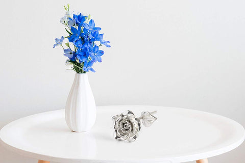 BESZONE Tin Rose display-ready on shelf as a keepsake