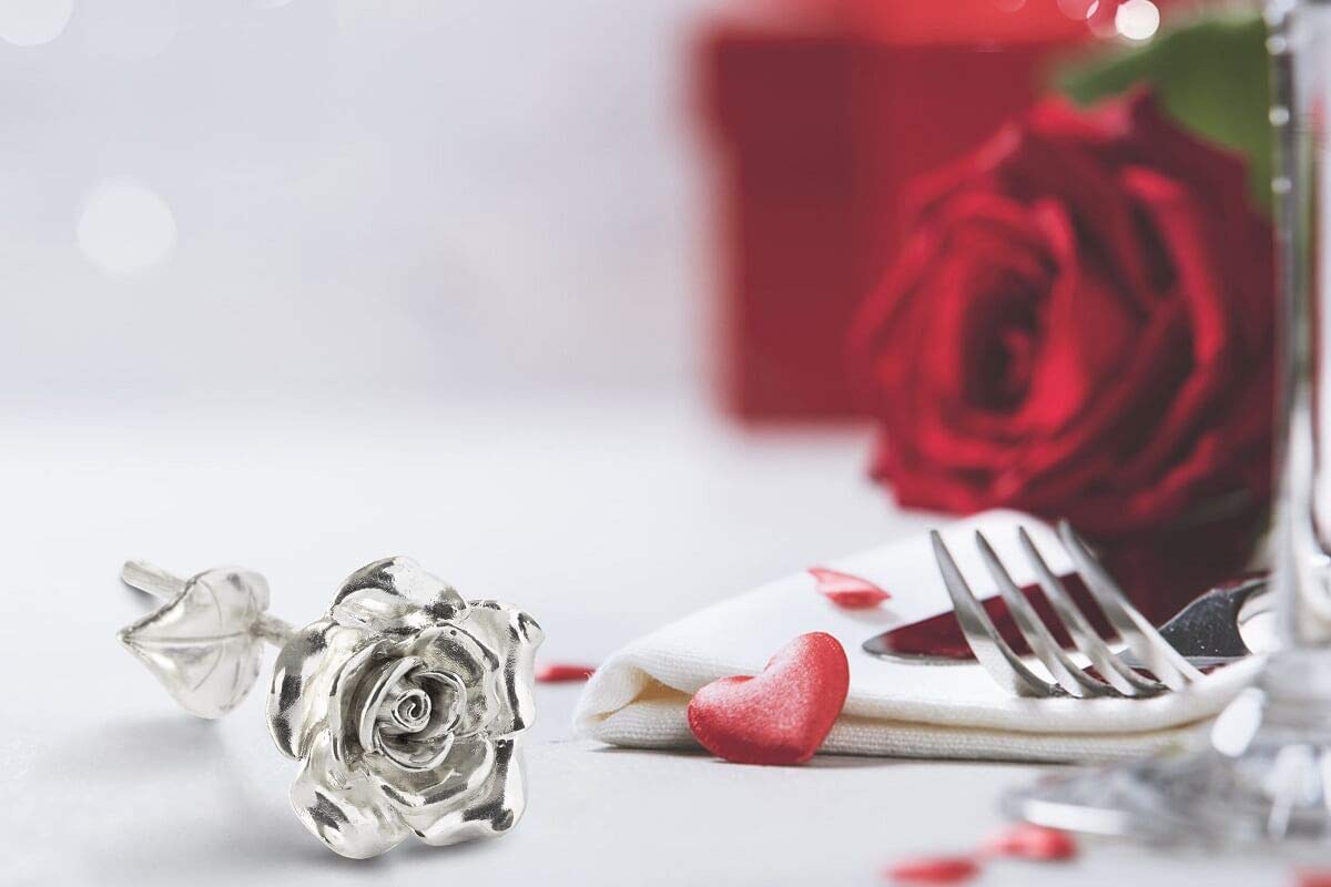 Close-up of handcrafted petals on BESZONE Tin Rose showing natural artistry