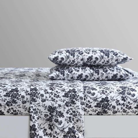 Betsey Johnson fitted sheet with all-around elastic demonstrates secure stay