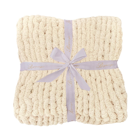 Gift-ready Bigacogo chunky knit blanket suitable for holidays and special occasions