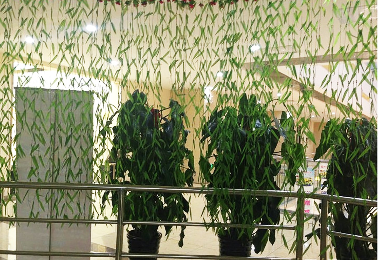 Bird Fiy silk leaves with plastic stems are non-toxic and low-shedding for easy maintenance.