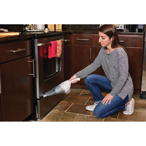 BLACK+DECKER HNV220BCZ10FF cleaning between couch cushions with crevice tool
