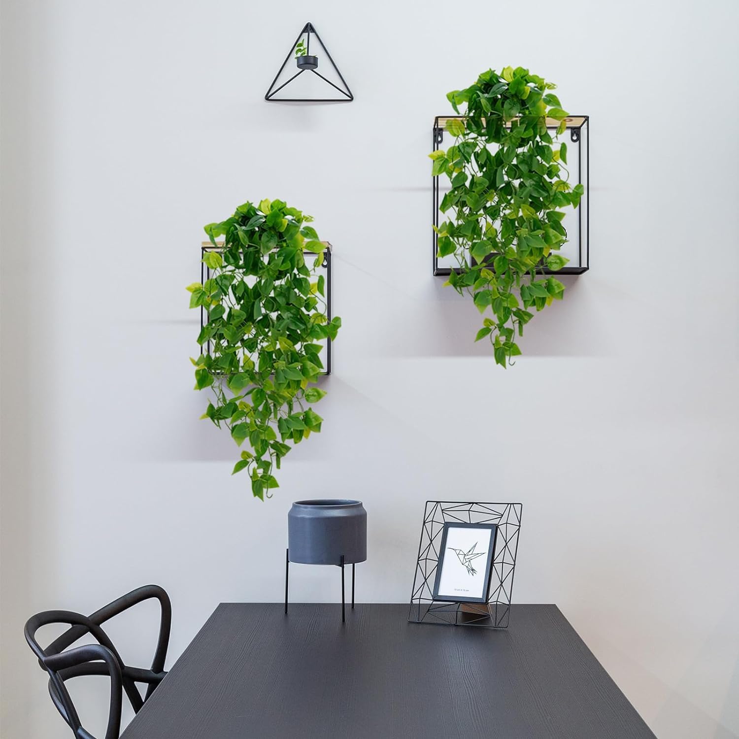BLEUM CADE allergy-friendly option avoids pollen while delivering natural greenery.