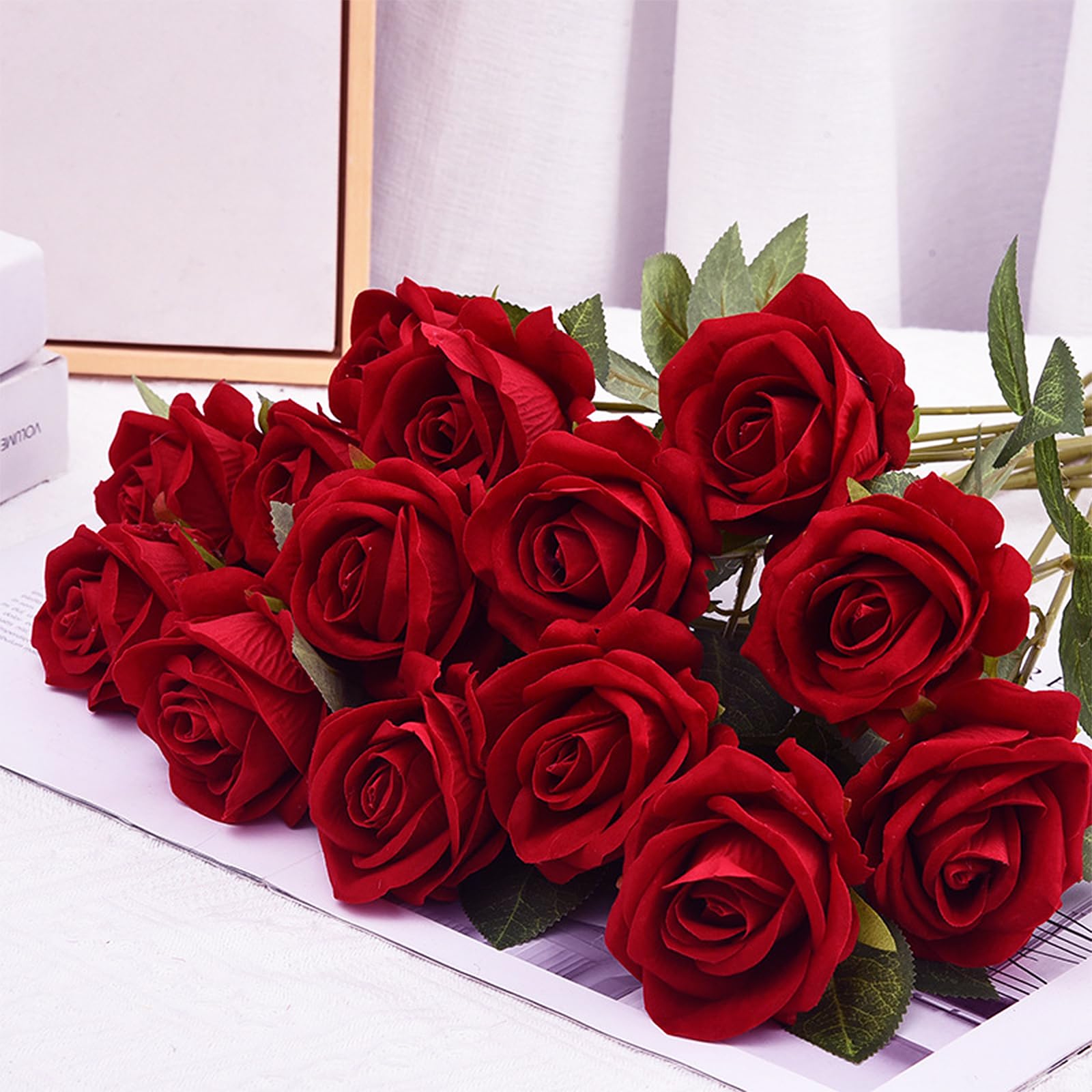 BLEUM CADE bendable stems enable flexible flower arrangements
