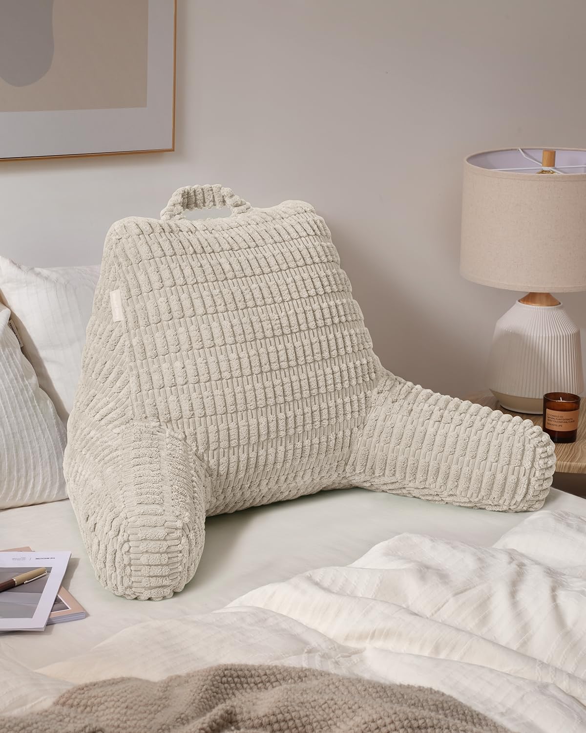 Blissful Diary off-white design blends with any room.