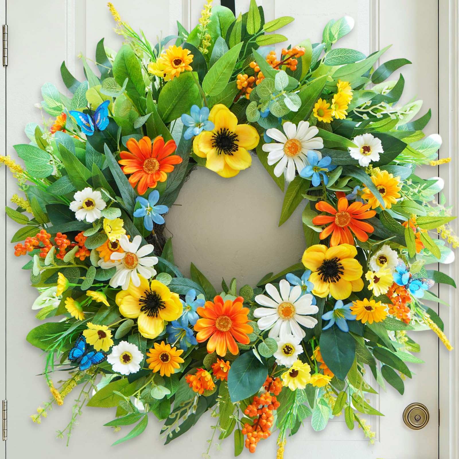 Bloeien gift-ready wreath makes a thoughtful housewarming or seasonal surprise.