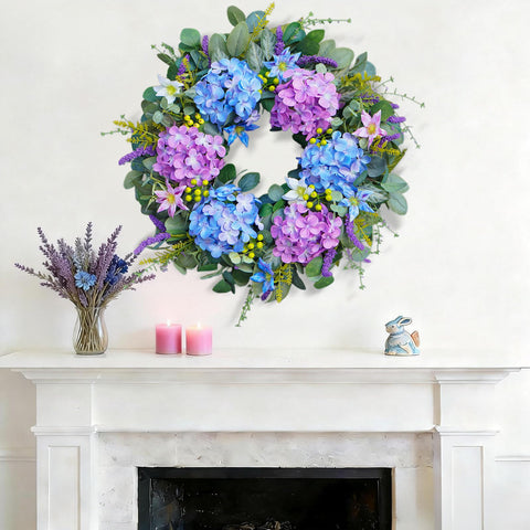 Bloeien watercolor-inspired wreath offers an artistic entryway statement