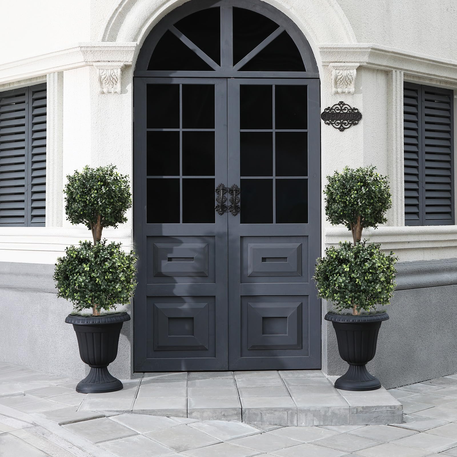 BLONYUVC boxwood double-ball topiary garden display adds dimension to borders.