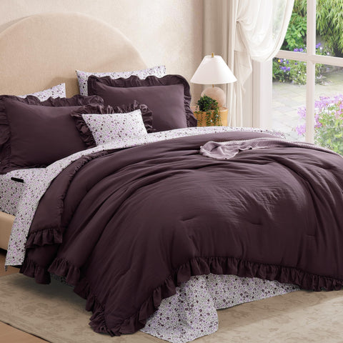 BLOOMHAVEN flat sheet 90x102 complements the comforter for a cohesive look