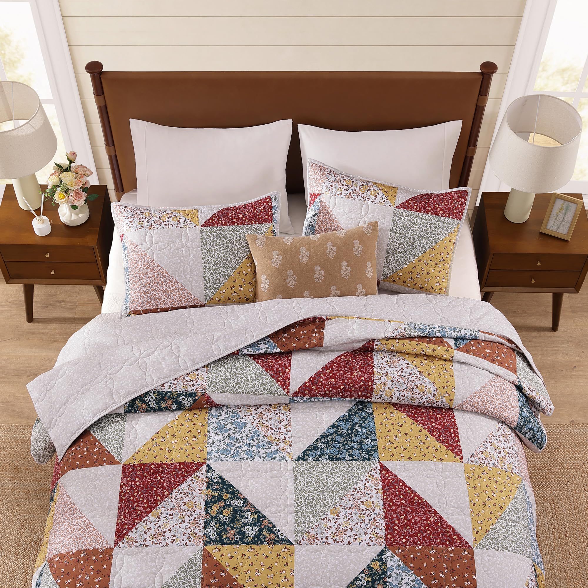 BLOOMHAVEN queen-size quilt set arrives vacuum-packed and fluff easily.
